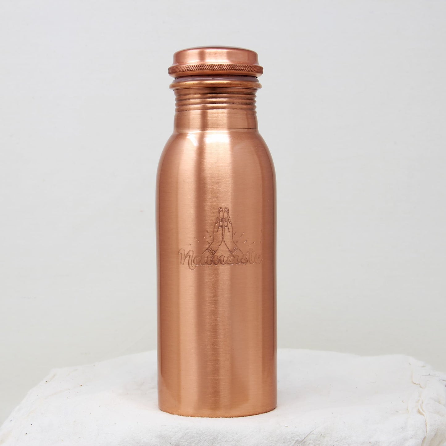 1008108US2_Pure_Copper_Water_Bottle_2.jpg