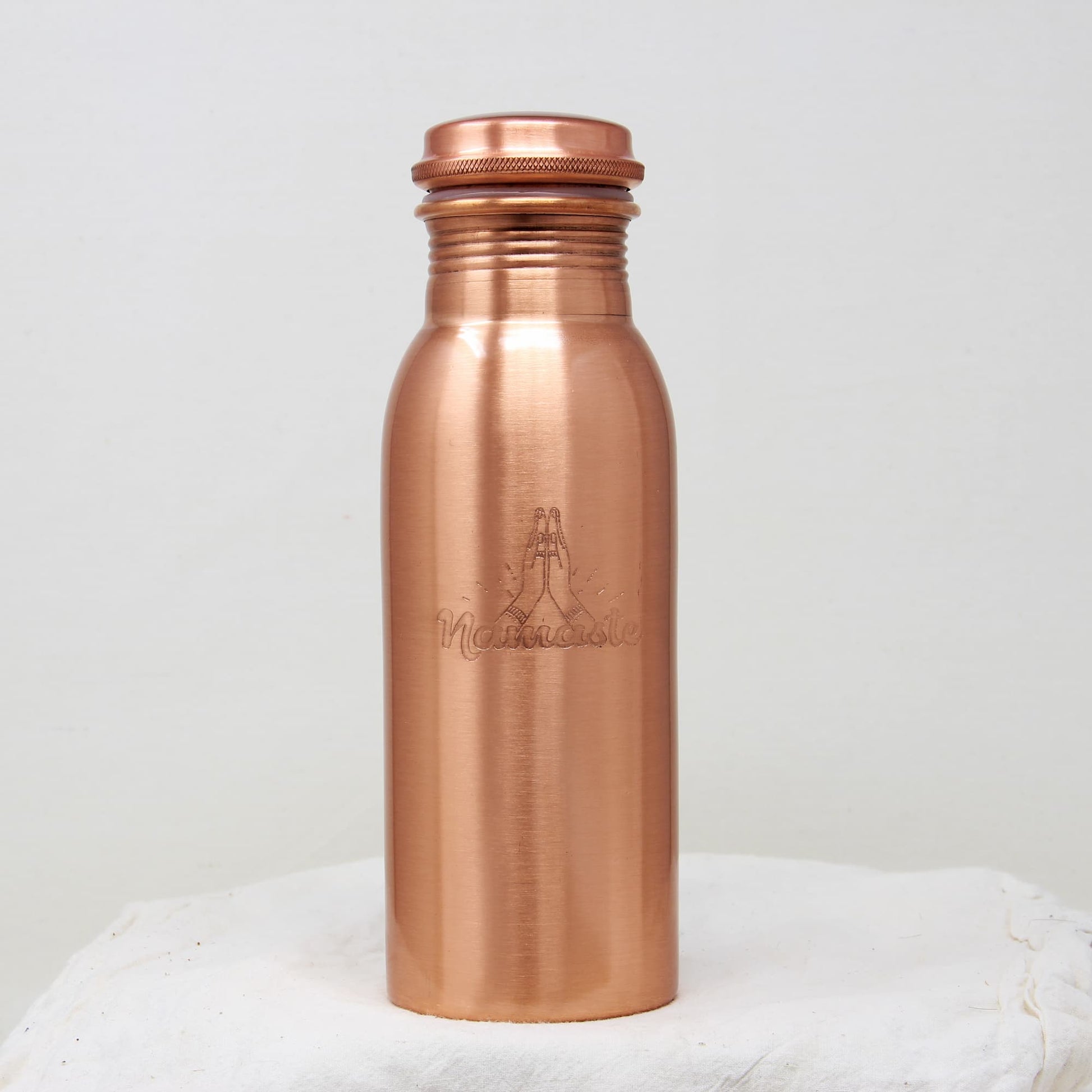 1008108US2_Pure_Copper_Water_Bottle_2.jpg