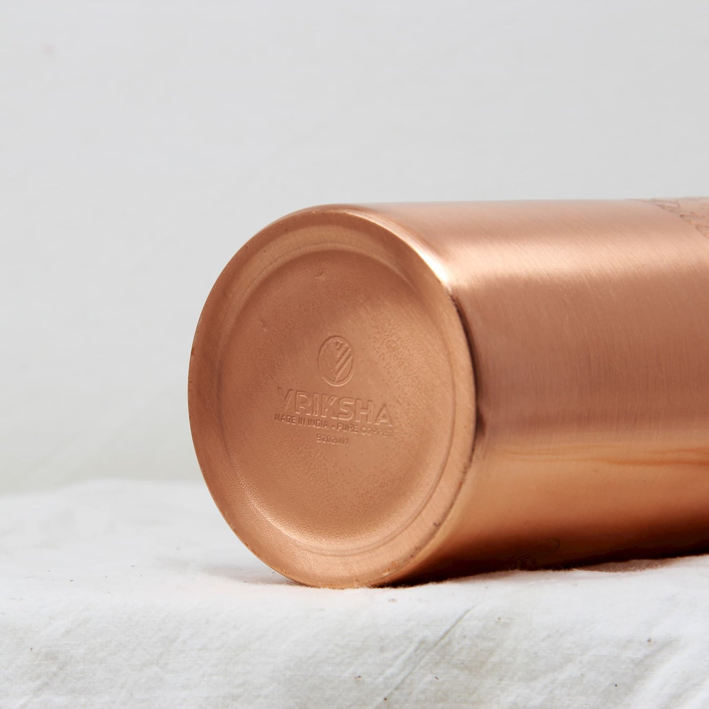 1008108US2_Pure_Copper_Water_Bottle_3.jpg