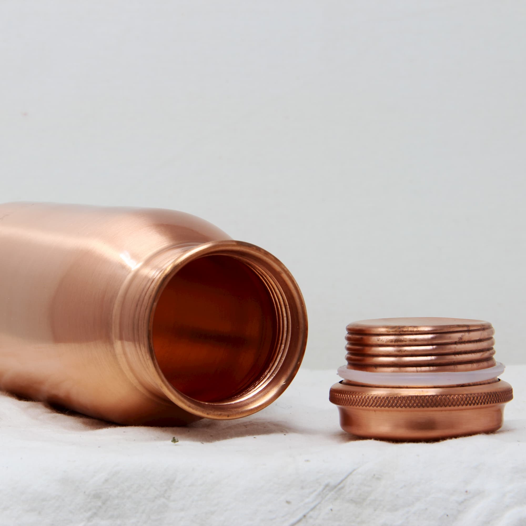 https://vrikshahomeware.com/wp-content/uploads/2022/04/1008108US2_Pure_Copper_Water_Bottle_1.jpg